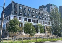 Санкт-Петербург находится на четвертом месте в стране по числу пенсионеров. Первое, как несложно догадаться, занимает Москва. Это значит, что растет нагрузка на государственные организации, предоставляющие услуги гражданам «серебряного возраста» и предпенсионерам. В числе самых посещаемых учреждений — филиалы Социального фонда России. Но зачастую их посещение — это очередной стресс.
