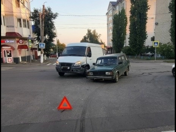 В Ливнах в аварии на перекрестке пострадала 48-летняя орловчанка