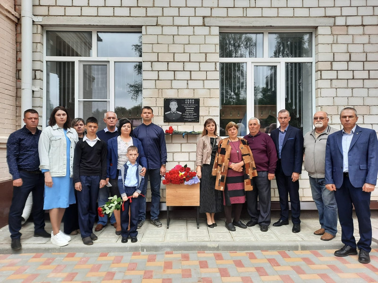 В Орловской области увековечили память героя СВО Евгения Паничева