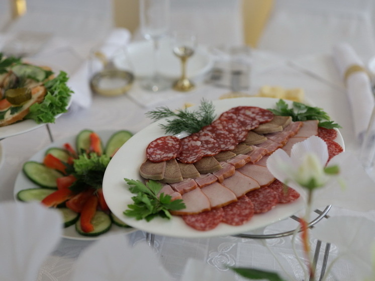 В Екатеринбурге гости свадьбы отравились на банкете из-за воды из скважины