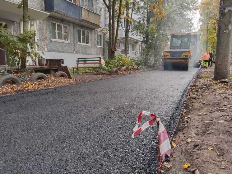 Во дворах Соломбалы запахло новым асфальтом