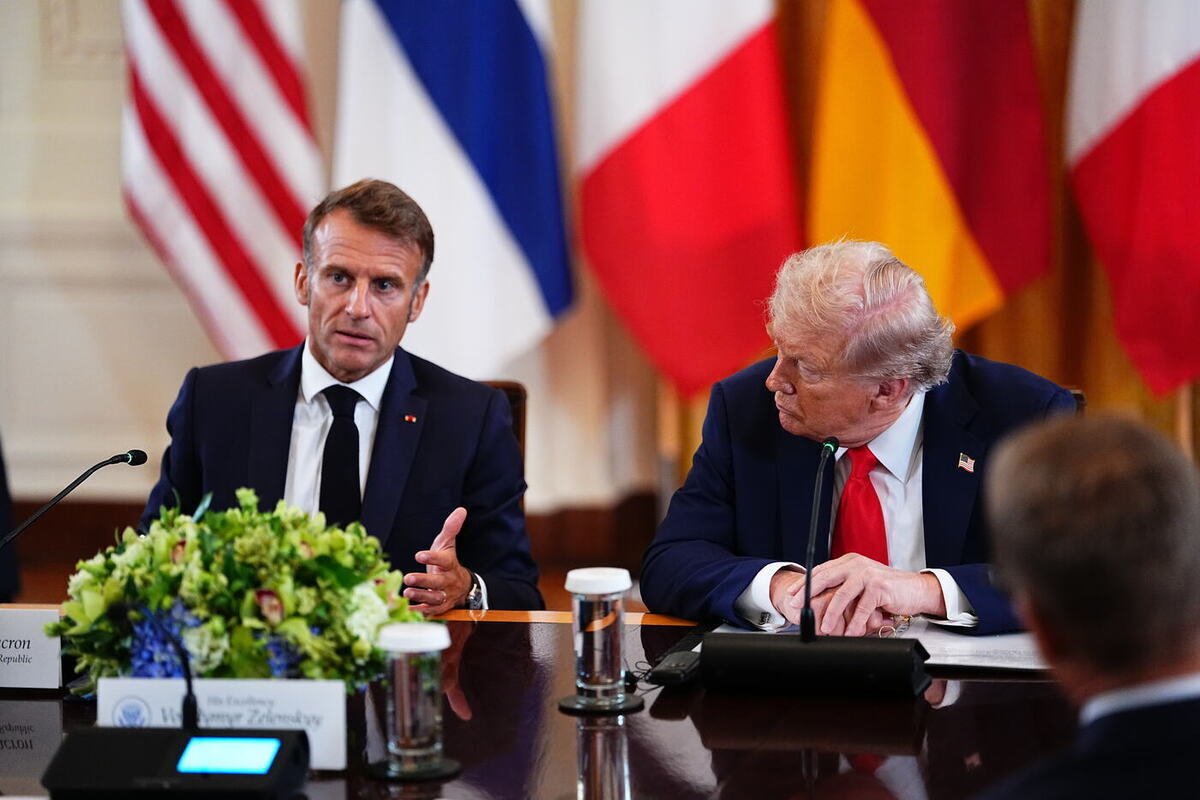 Макрон по телефону обсудил с Трампом конфликт на Украине и удары Израиля по целям в Катаре