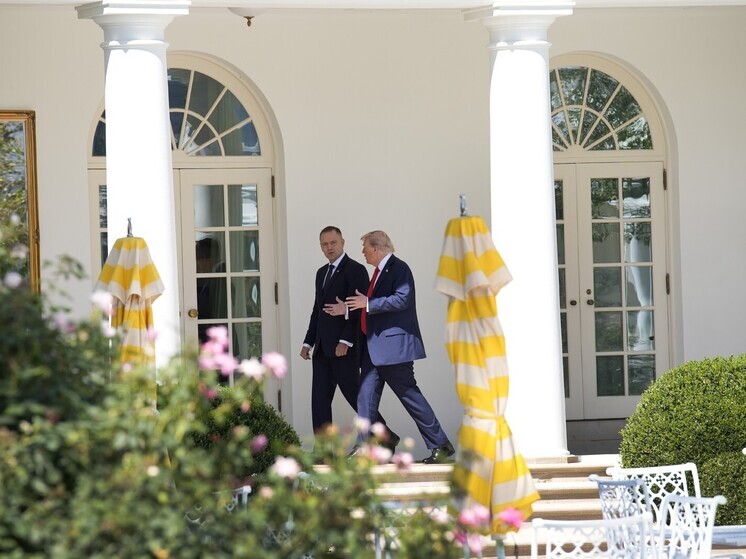 После убийства активиста Кирка вокруг Белого дома усилили охрану и оцепили