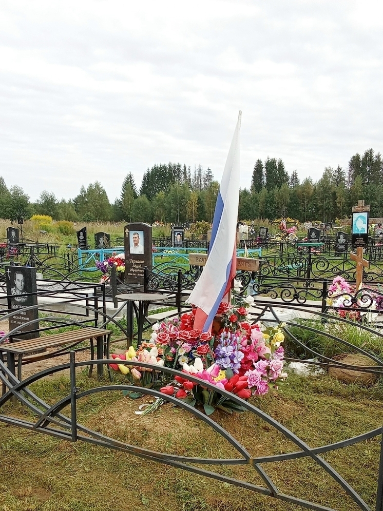 В Тверской области привели в порядок захоронение бойца, погибшего на СВО