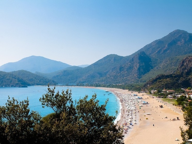 Россиян предупредили о дополнительных сборах на мировых курортах