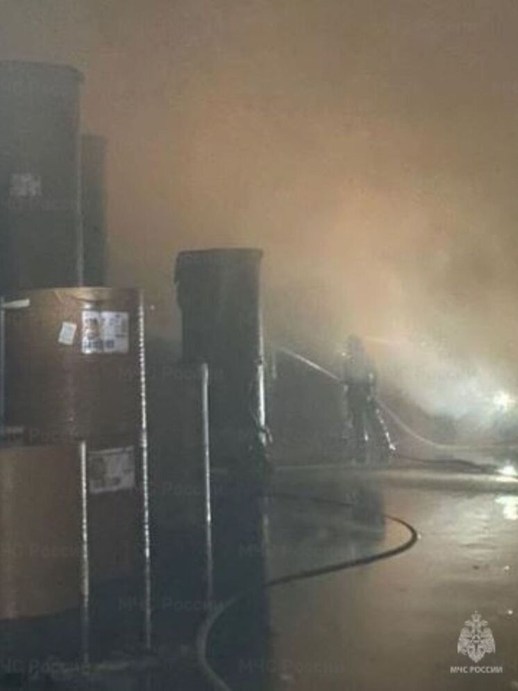 В Балабанове завод по производству упаковочных материалов тушили 35 человек