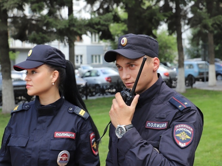 Подростки забрызгали перцовым баллончиком и избили мужчину в Новосибирске
