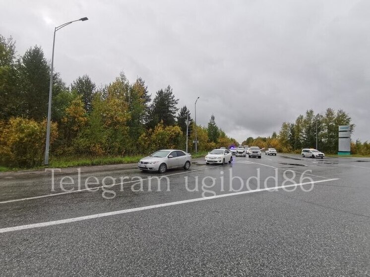 Тройная авария на федеральной трассе в Югре: один человек в больнице