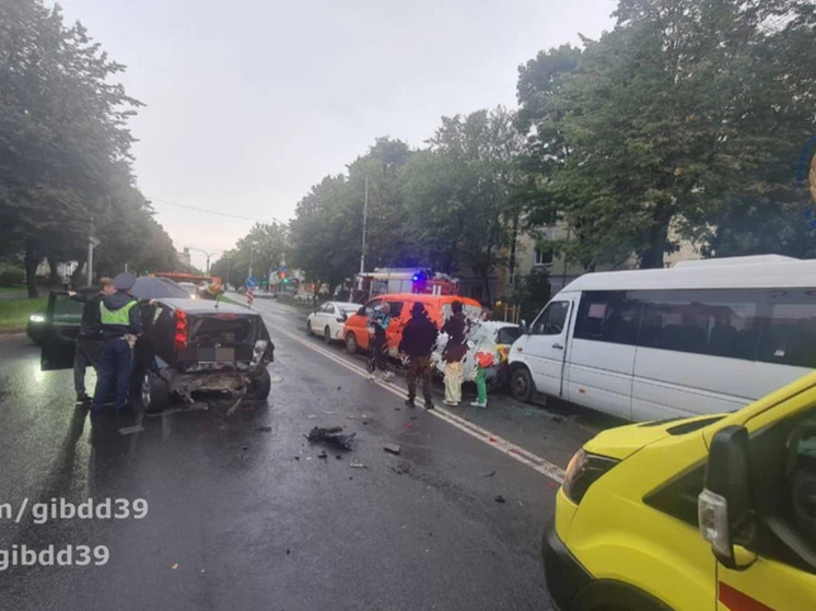 В Калининграде случилось ДТП с участием шести автомобилей