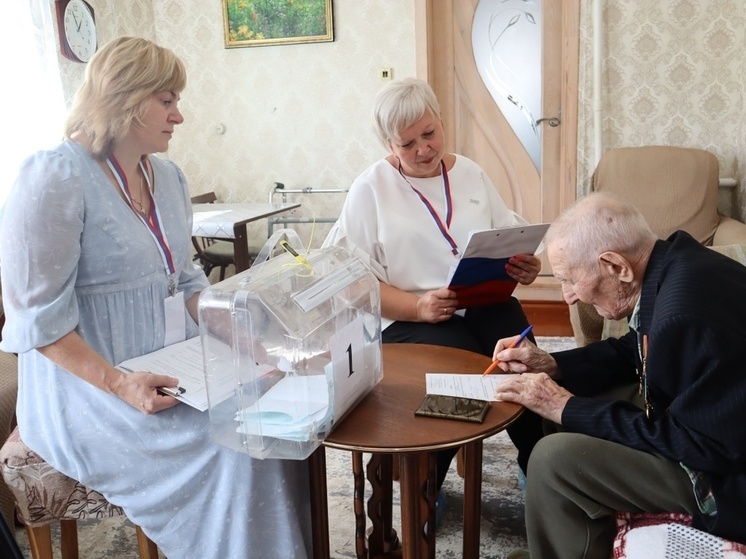 В Курске на дому проголосовал 99-летний ветеран ВОВ Алексей Сорокин