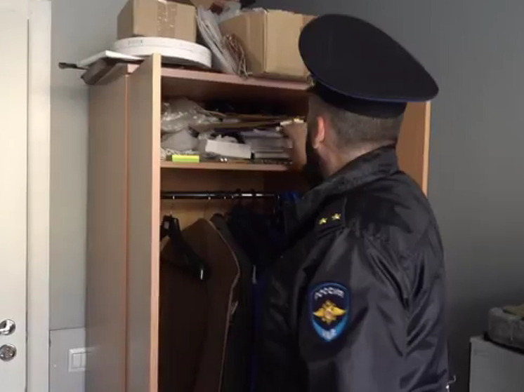 Полиция Петербурга провела более 60 обысков и прикрыла канал нелегальной миграции