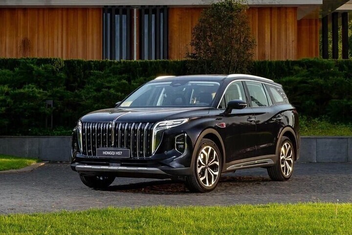 Новый китайский кроссовер Hongqi HS7 2025 для России сняли на официальные фото