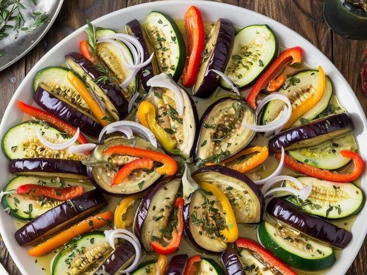 Салаты на зиму: заморозка и консервация с вялеными овощами