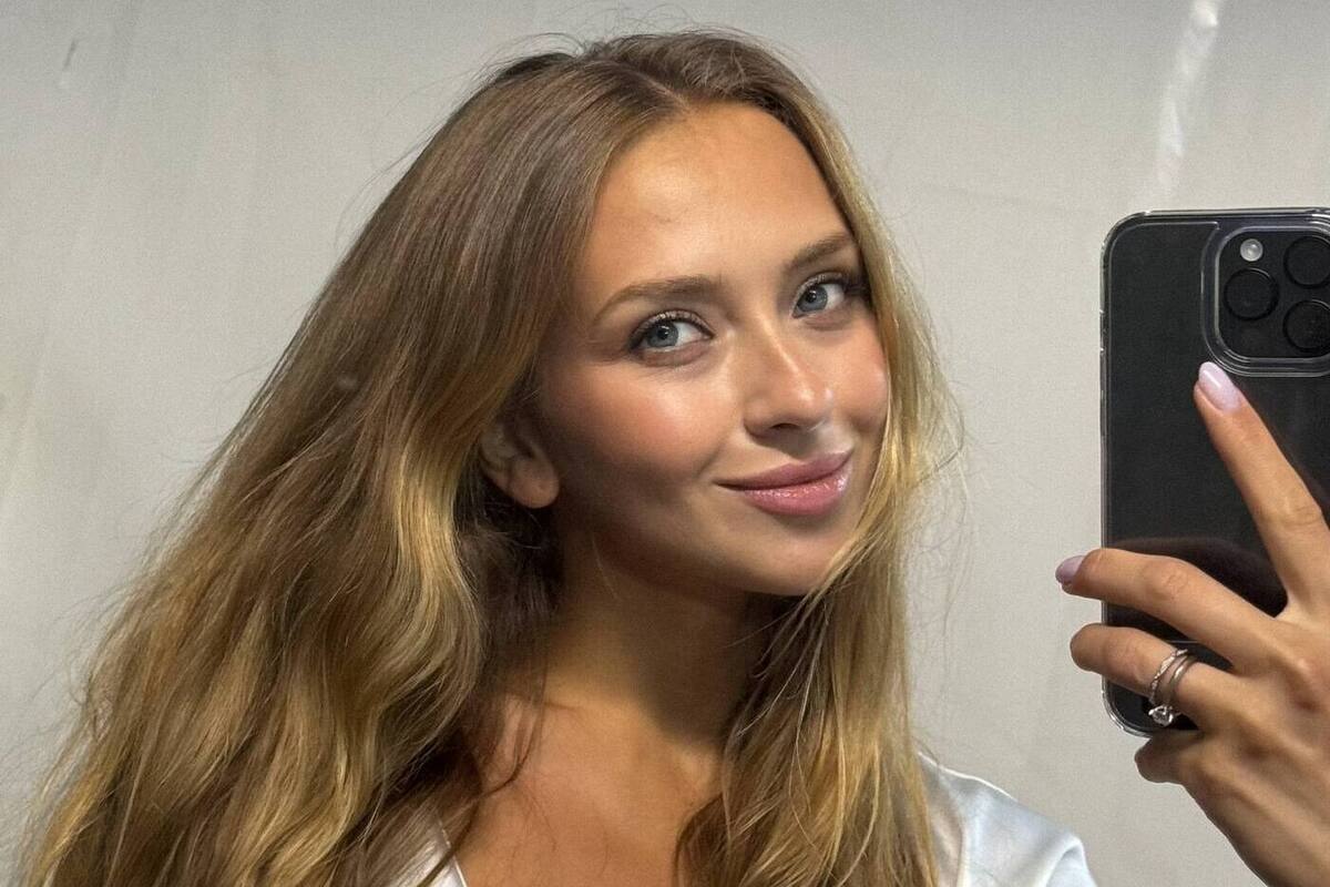 Виктория Синицина показала, как поднимается в воздухе надо льдом