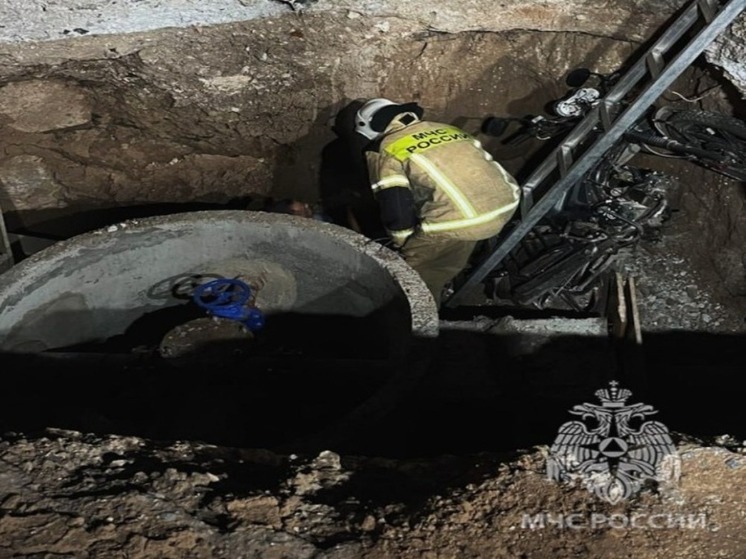 В Луганске спасли упавшего в колодец теплотрассы мотоциклиста