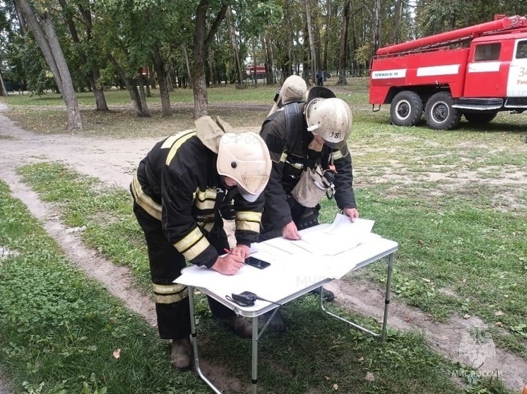 Огненный экзамен: спасатели потушили условный пожар в Умётском ДК