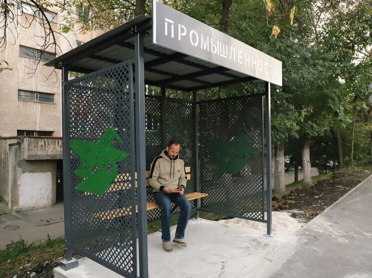В Самаре установили остановку на ул. Аэродромной с эмблемой Ил-2