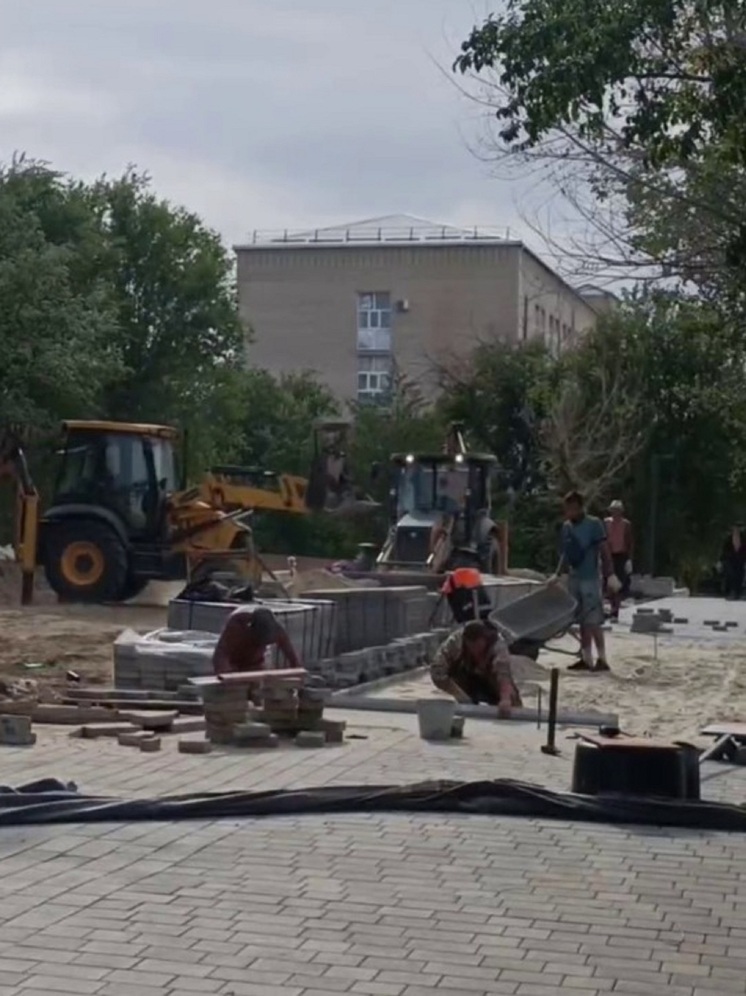 В Элисте продолжается благоустройство улицы Городовикова