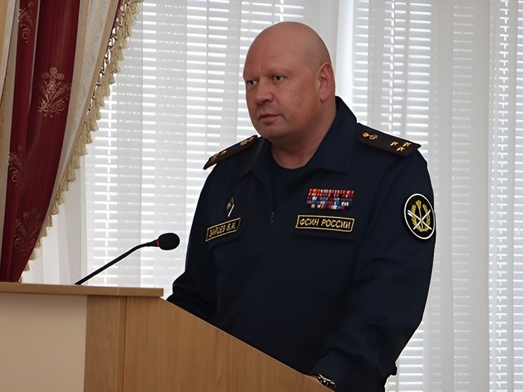 В Туле 12 выпускников УФСИН получили первые служебные удостоверения