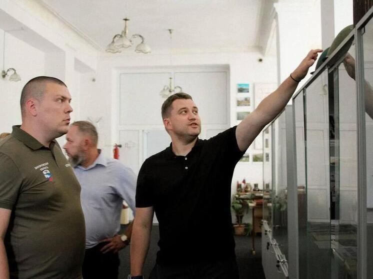 Депутат от Дагестана Артем Бичаев оценил завершение реконструкции библиотеки в поселке Розовка