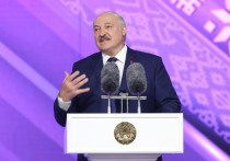 Представитель президента США Джон Коул, прибывший в Минск для диалога с главой Белоруссии, привез Александру Лукашенко подарки от Трампа — поздравительное письмо в честь недавнего дня рождения Батьки с «особым знаком дружбы» и запонки с изображением Белого дома