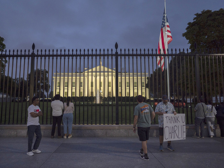 После убийства соратника Трампа, активиста Чарли Кирка в США «либералы» не могут сдержать радости и восторга от уничтожения традиционалиста и христианина