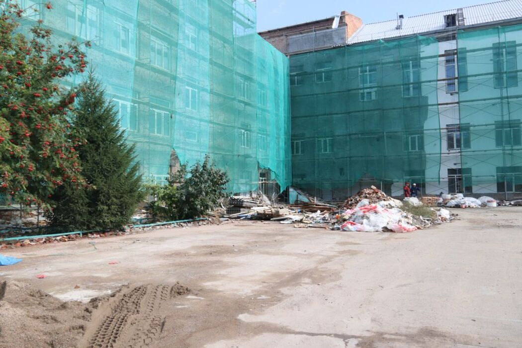 Подрядчик капремонта старейшей школы Абакана не справился с поставленной задачей