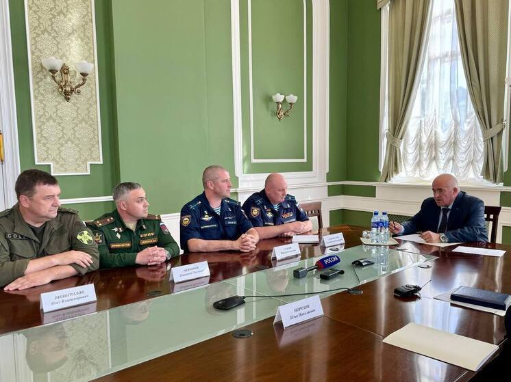 Губернатор Костромской области Сергей Ситников встретился с участниками кадрового проекта «Герои 44»
