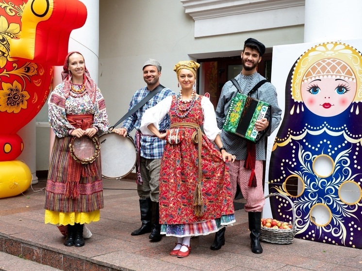 Говорят, в Серпухове петухи кричат на три области: Московскую, Калужскую и Тульскую