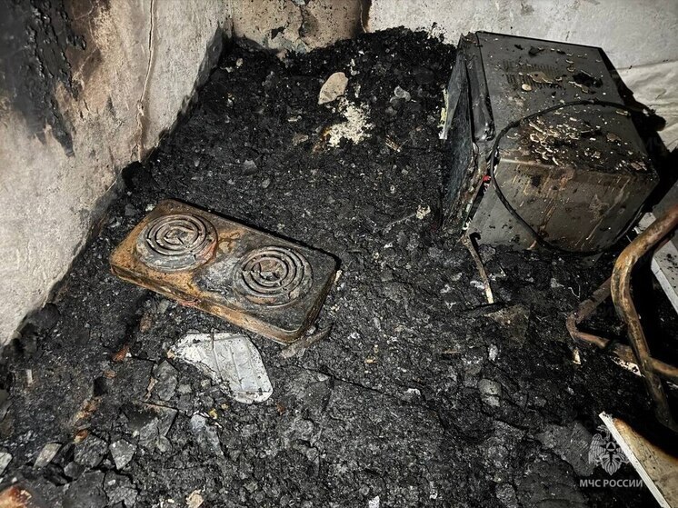 В Канаше пожарные спасли из горящей квартиры 51-летнюю женщину