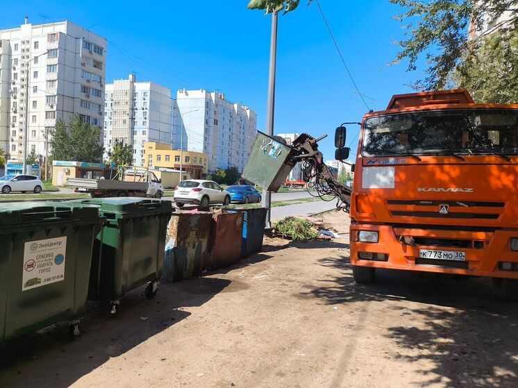 Астрахань избавляется от старых мусорок
