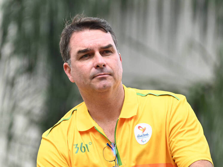 Бразильский сенатор Флавиу Болсонару раскритиковал приговор своему отцу