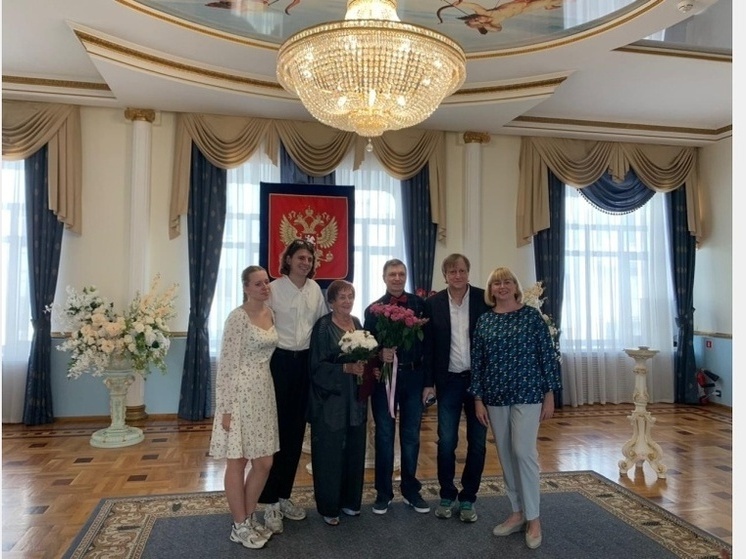 В Смоленске отметили золотую свадьбу Евгения Лукича и Людмилы Николаевны Шляминых