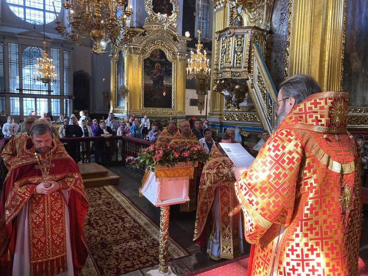 Митрополит Исидор возглавил службу в Успенском соборе в День Усекновения главы Иоанна