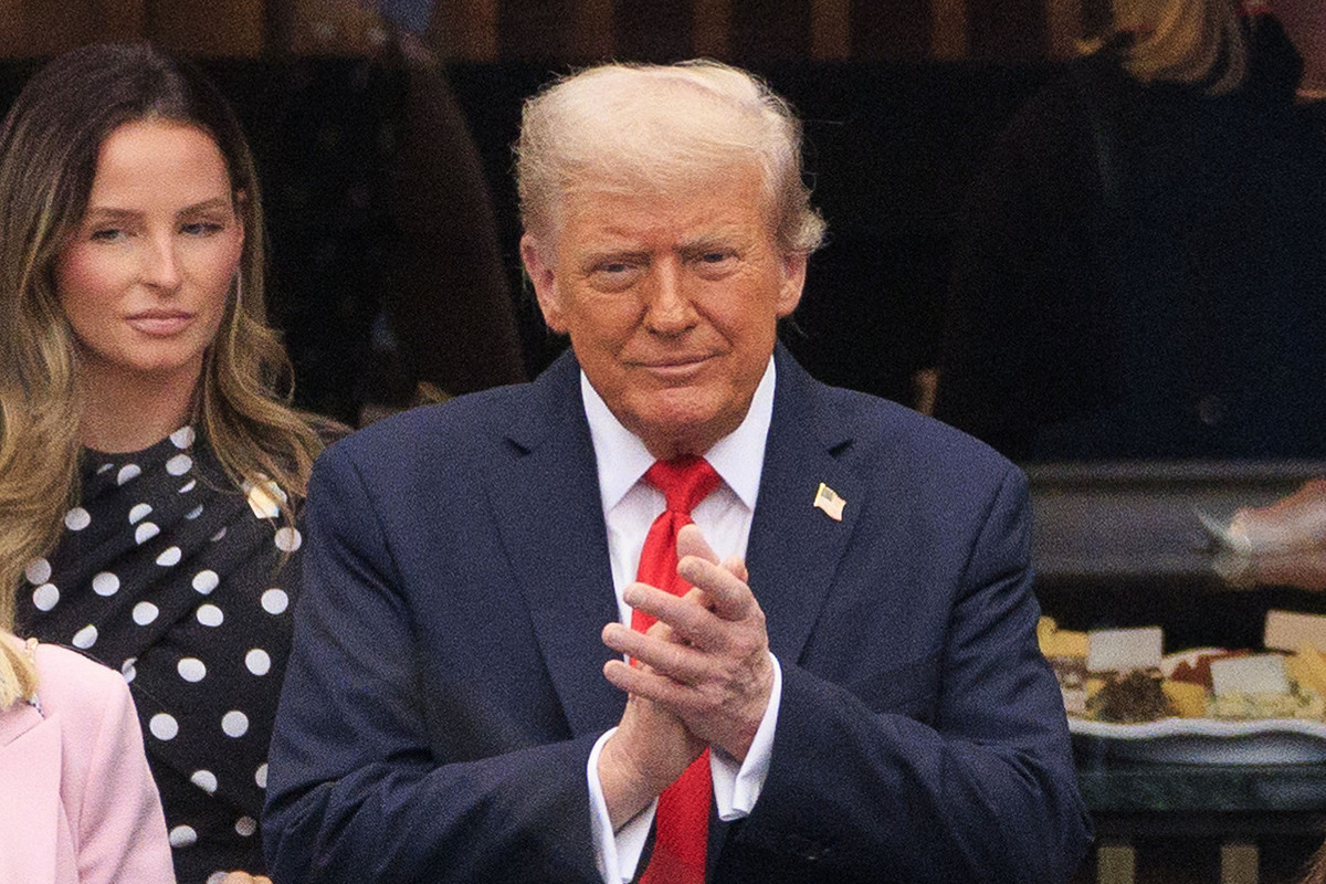 Трамп наблюдал за бейсбольным матчем в Нью-Йорке из-за пуленепробиваемого стекла