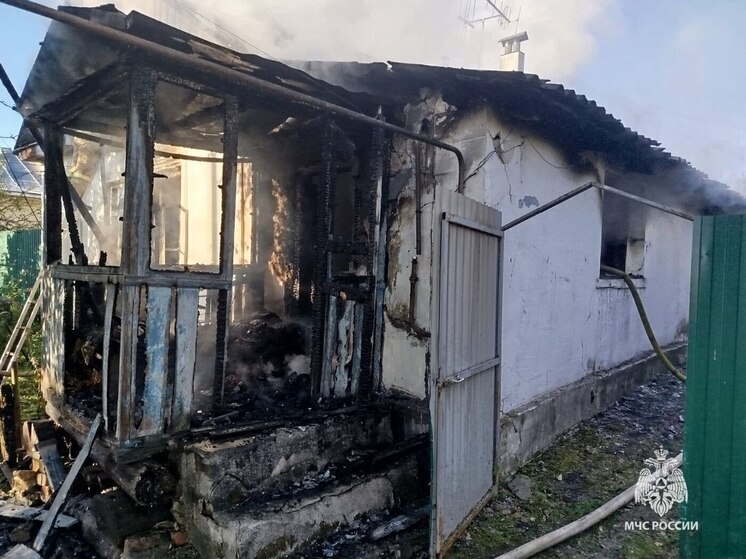В Чекалине на пожаре в жилом доме спасли 72-летнего пенсионера