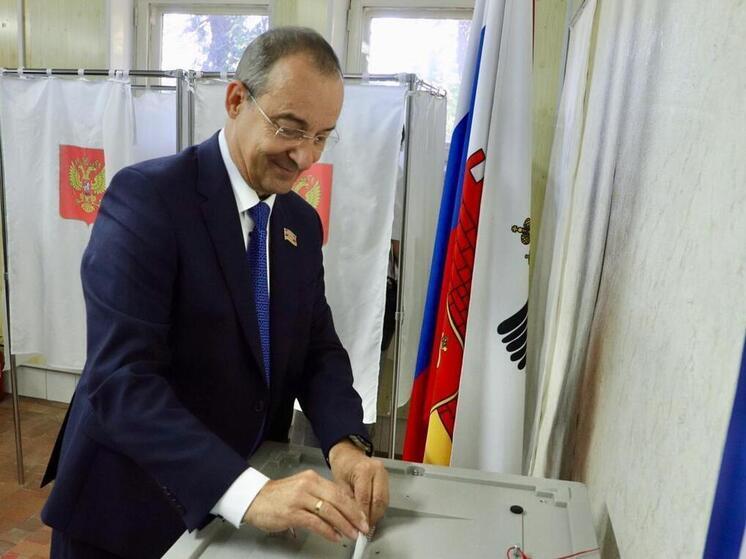 Юрий Бурлачко проголосовал на выборах губернатора Кубани
