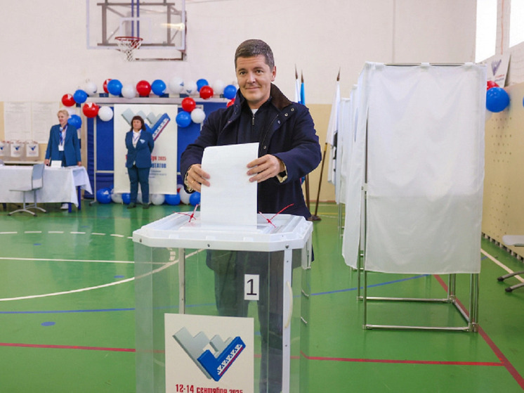 Глава ЯНАО проголосовал за депутатов окружного парламента