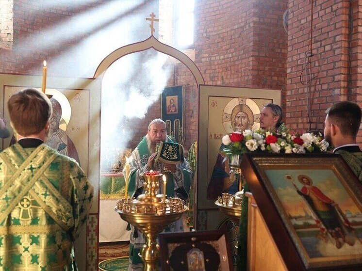 В Астрахани отметили день Александра Невского Божественной литургией