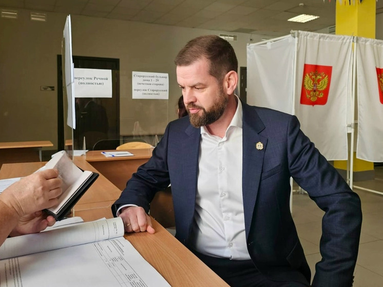 Олег Шахов проголосовал на выборах губернатора Новгородской области