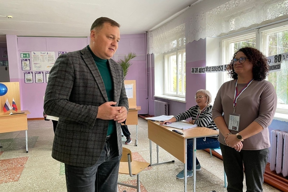 Жители поселка Энергетик определяют новый состав депутатов на выборах