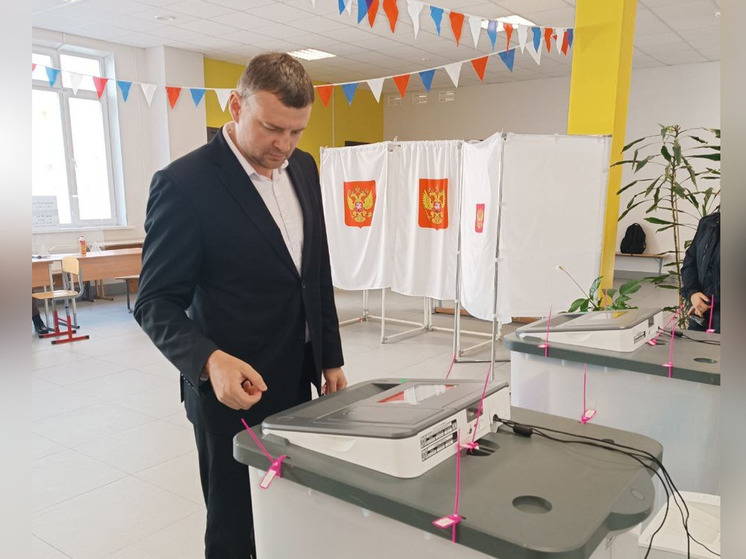 Сотрудники Минпромторга Новгородской области проголосовали на выборах