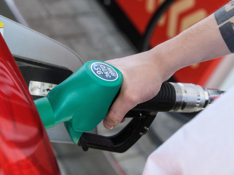 В Благовещенске на некоторых АЗС приостановлена продажа бензина жителям города