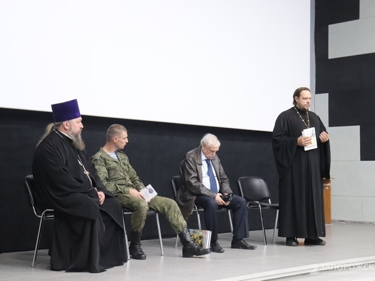 Представители "литературного десанта" в рамках поездки, организованной издательским советом Русской православной церкви (РПЦ), провели встречу с учащимися колледжей и молодыми творческими людьми в Мелитополе