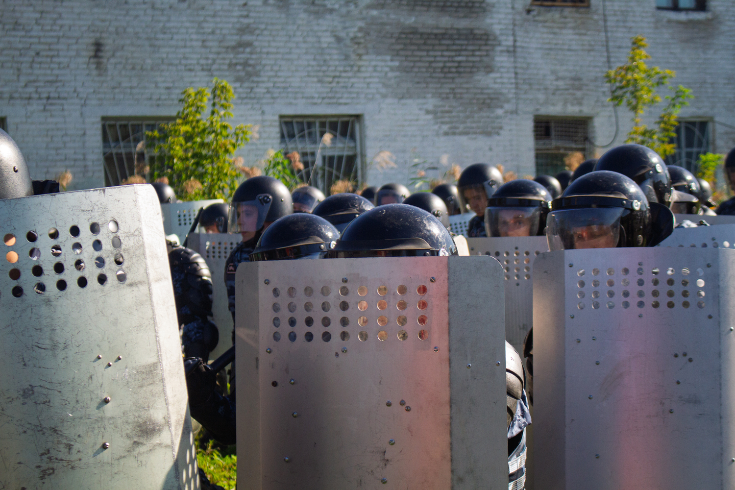 Смотрим фотографии масштабных учений УФСИН в Хабаровске