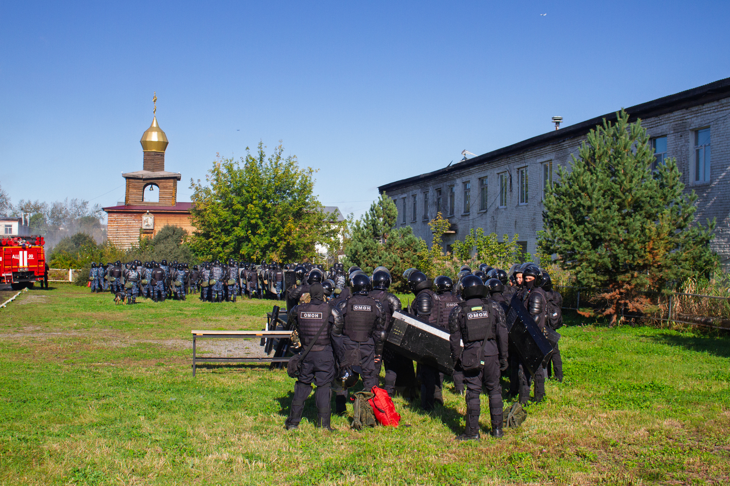 Смотрим фотографии масштабных учений УФСИН в Хабаровске