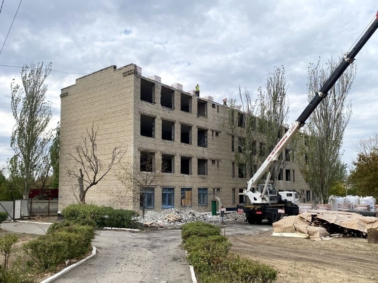 В учебном корпусе Торезского медицинского колледжа начались кровельные работы