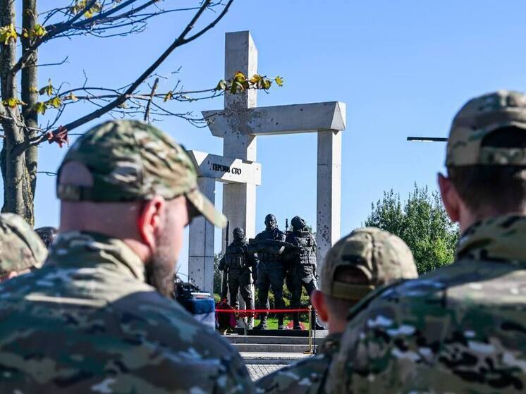В Кудрово открыли мемориал участникам СВО под народным названием «Три богатыря»