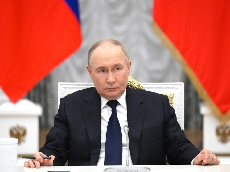 Патриарх Кирилл рассказал после литургии, как его отец крестил В. В. Путина