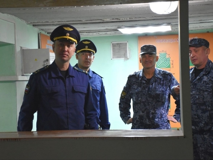 Первый зампрокурора Тувы Владимир Большунов проверил отдел конвоирования УФСИН России
